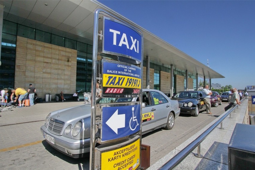 Kraków Airport - rok 2012, postój taksówek