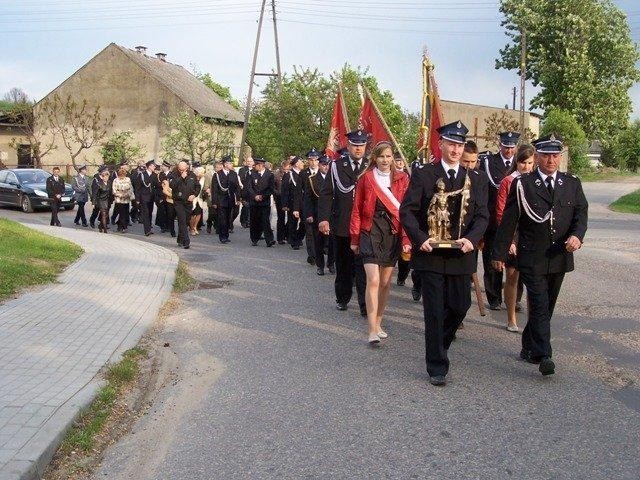 Strażacki korowód w Radzowicach