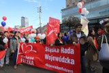 Marsz Szlachetnej Paczki w Katowicach ZDJĘCIA Startuje 19. edycja Szlachetnej Paczki. Baza rodzin otwarta