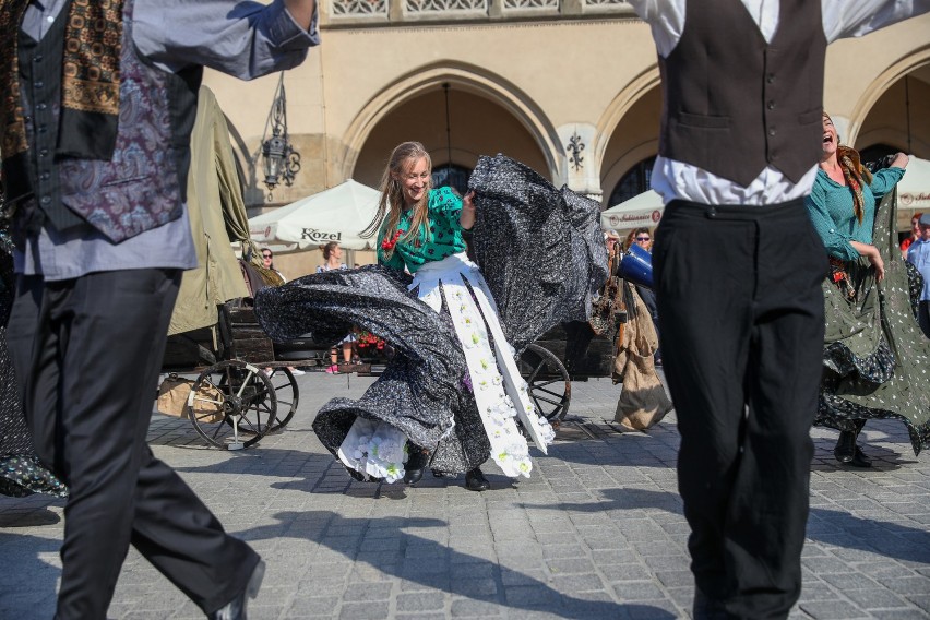 Kraków. Festiwal Teatrów Ulicznych rozpoczęty [ZDJĘCIA, WIDEO]