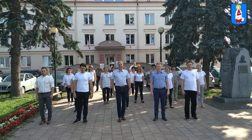 Pompują w szczytnym celu. Urząd Miejski w Janowie Lubelskim przyłączył się do akcji #GaszynChallenge. Zobacz wideo