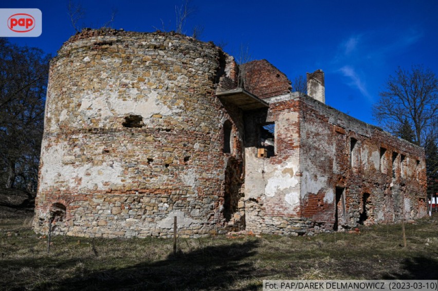 Ruiny XVI-wiecznego zamku Fredrów we Fredropolu, 10 bm.