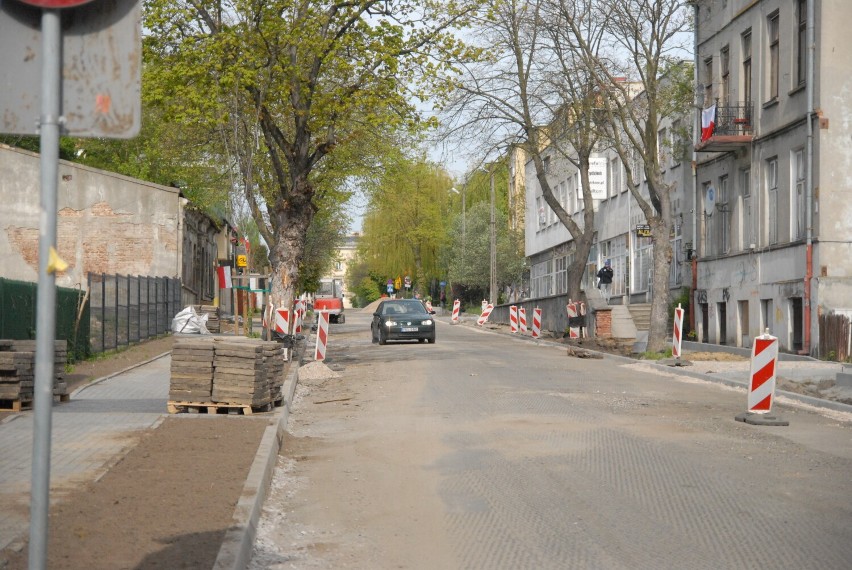 Remonty kilku ulic w Piotrkowie na finiszu. Trwa wylewanie asfaltu - ZDJĘCIA