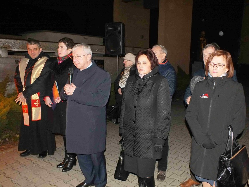 Miesięcznica smoleńska w Starachowicach (ZDJĘCIA)