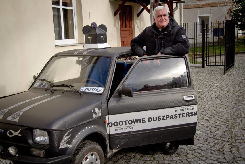 Ksiądz Krzysztof Kauf i jego "pogotowie duszpasterskie"