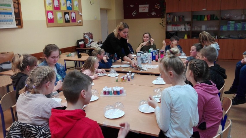Wolsztyn: warsztaty świąteczne w Szkole Podstawowej we Wroniawach