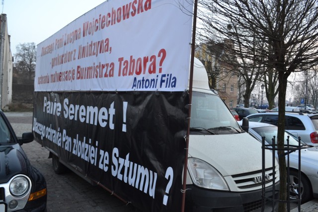 Taki baner przez kilka tygodni znajdował się w centrum Sztumu