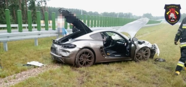 Luksusowe Porshe Rozbiło Się Pod Poznaniem. Samochód Uderzył W Bariery Na S5. Zobacz Zdjęcia | Poznań Nasze Miasto