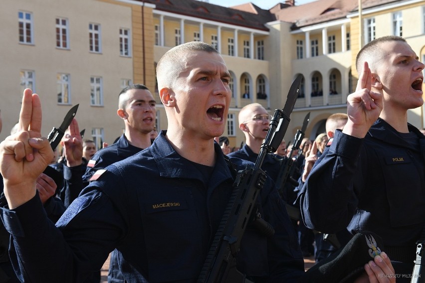 Przysięga nowych podchorążych w Akademii Marynarki Wojennej....