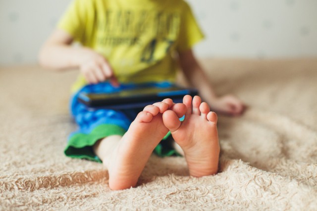 O zdrowie stóp trzeba zadbać już w wieku dziecięcym.  Można to zrobić w ramach programu profilaktycznego refundowanego przez NFZ