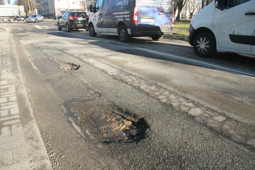 Ulica Marszałkowska przy skrzyżowaniu z Jesionową