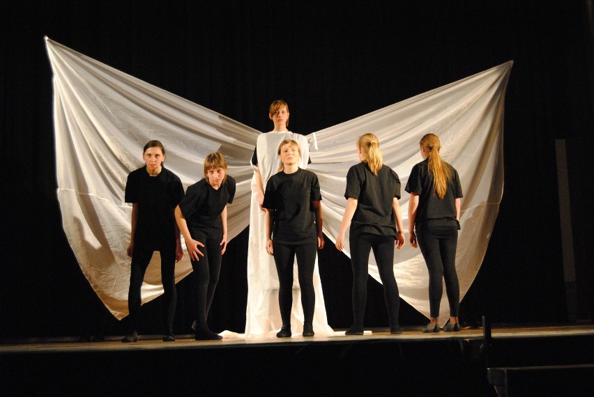 Zespół Teatralny z MGOK w Szadku zagrał spektakl pt. „Nasz...