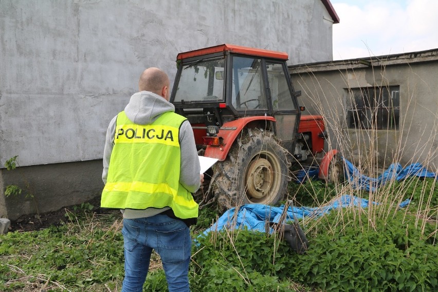 Kradzież ciągnika pod Rypinem. Policjanci namierzyli traktor w powiecie lipnowskim