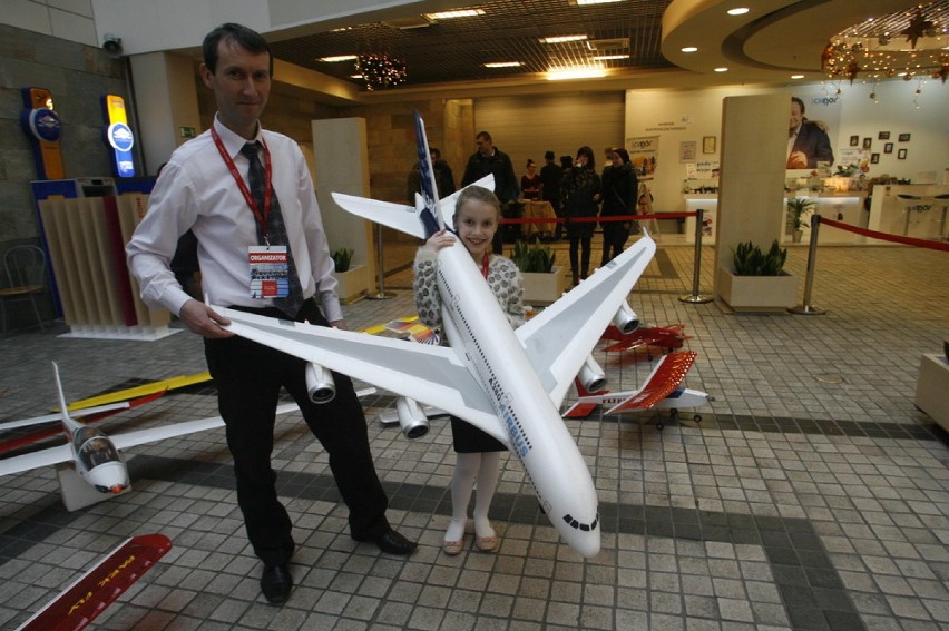 Wystawa modelarstwa lotniczego w Legnicy