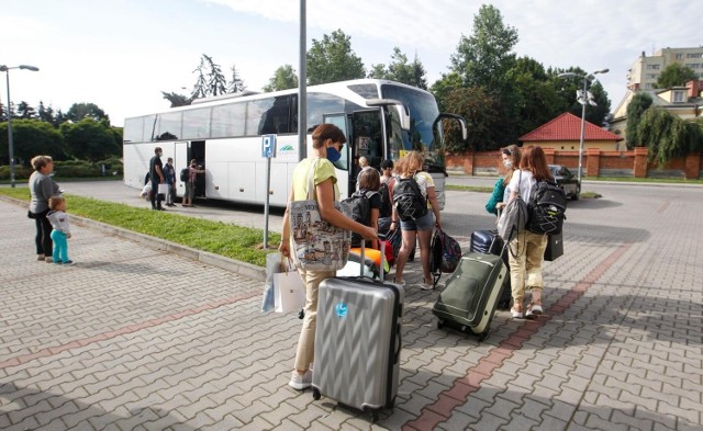 Wytyczne GIS, MZ i MEiN w sprawie letniego wypoczynku dzieci i młodzieży mają służyć bezpieczeństwu uczestników. Zostały przygotowane w związku z trwającą pandemią koronawirusa. Organizatorzy obozów i kolonii muszą spełnić szereg wytycznych, aby móc zaprosić na nie dzieci i młodzież