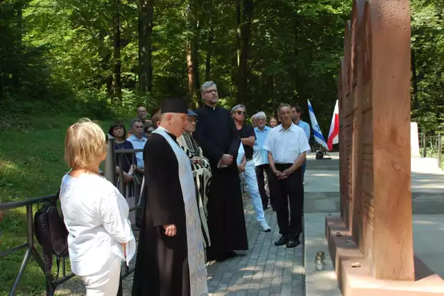 Obchody 81. rocznicy likwidacji getta żmigrodzkiego przy zbiorowej mogile Żydów w Hałbowie