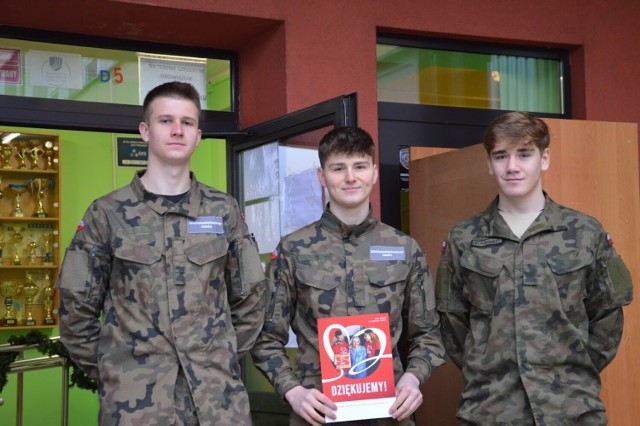 Szlachetna Paczka w Rybniku poszukuje wolontariuszy! Chodzi o osoby, które chcą pomagać innym ludziom podczas dorocznej akcji zbiórki darów oraz ich rozdzielania pomiędzy osobami potrzebującymi. Wolontariusz spotyka się z rodzinami potrzebującymi i poznaje ich historie. Wypełnia niezbędne formalności związane z  funkcjonowaniem takiej rodziny. Współpracuje z innymi wolontariuszami w grupie, angażuje się we współpracę z darczyńcami oraz pomaga podczas Weekendu Cudów.