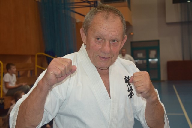 Mirosław Antoni Owczarek ma 9 i 10 kuy i jest prawie jak Bruce Lee