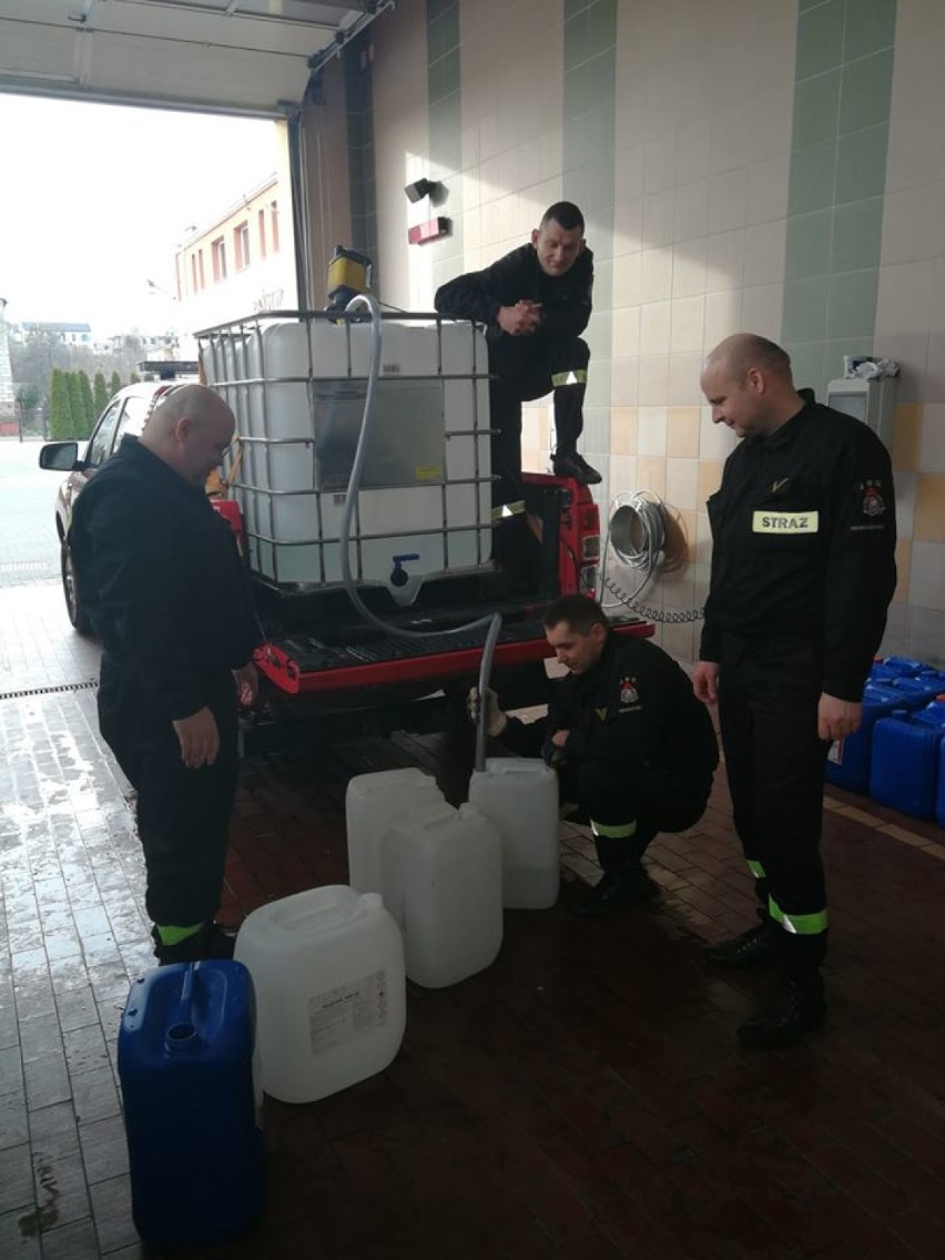 Koronawirus Pruszcz Gdański. Strażacy otrzymali środki ochrony i płyny dezynfekujące  |ZDJĘCIA