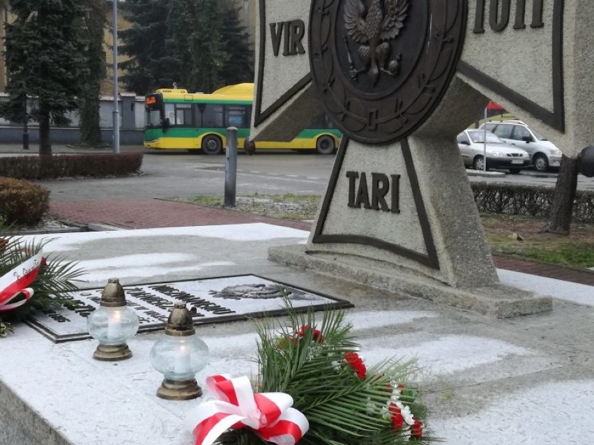Władze miasta i powiatu oświęcimskiego uczciły 37. rocznicę wprowadzenia stanu wojennego