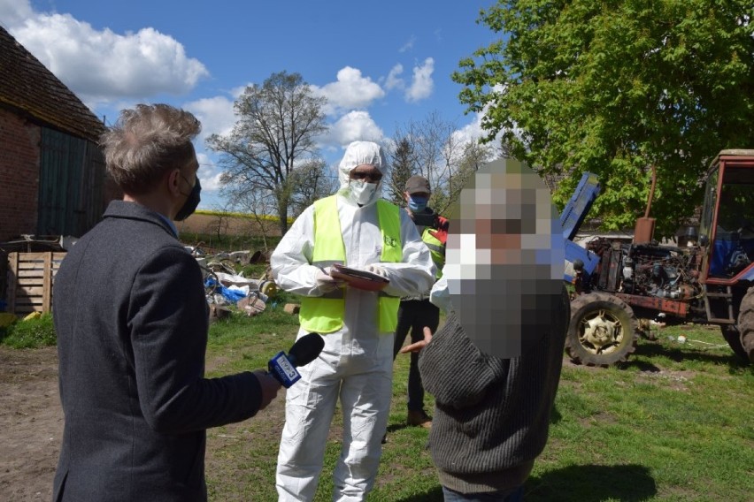 Łebień. Zwierzęta przetrzymywane w skandalicznych warunkach [ZDJĘCIA,WIDEO] 