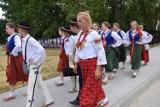 Korowód ulicami miasta rozpoczął festiwal Folklor Świata w Zduńskiej Woli [zdjęcia i wideo]
