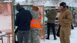 Mikołajkowe zawody strzeleckie w Szudziałowie. Na uczestników czekał worek niespodzianek. Zobacz wideo