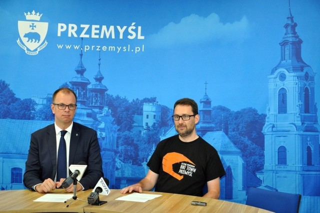 17 i 18 sierpnia odbędzie się tegoroczna edycja Festiwalu Rowerowego Bike Town Przemyśl. Ogłosili to prezydent Przemyśla Wojciech Bakun (nz. z lewej) i prezes fundacji "Azymut" Waldemar Hryniszyn