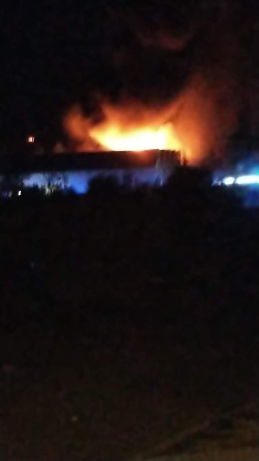 Wrocław. Ogień szalał w nocy w fabryce styropianu przy ul. Kiełczowskiej (ZOBACZ FILM)