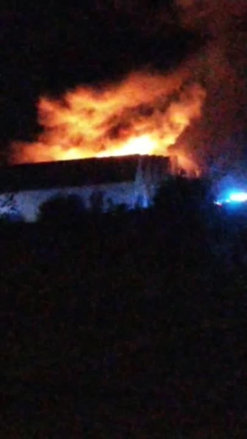 Wrocław. Ogień szalał w nocy w fabryce styropianu przy ul. Kiełczowskiej (ZOBACZ FILM)
