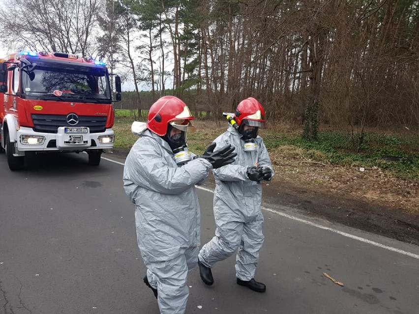 Chemicy pobrali próbki, które zostały zbadane w mobilnym...