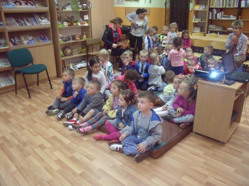 Przedszkolaki obchodzą Tydzień Bibliotek [ZDJĘCIA]