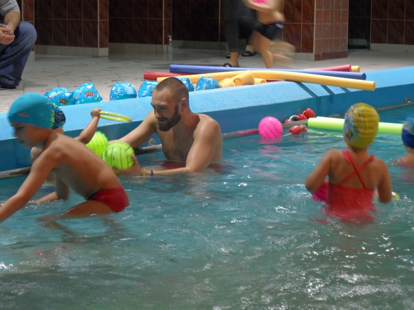 Bytom: Basen dla dzieci. Ruszyła szkoła pływania dla najmłodszych