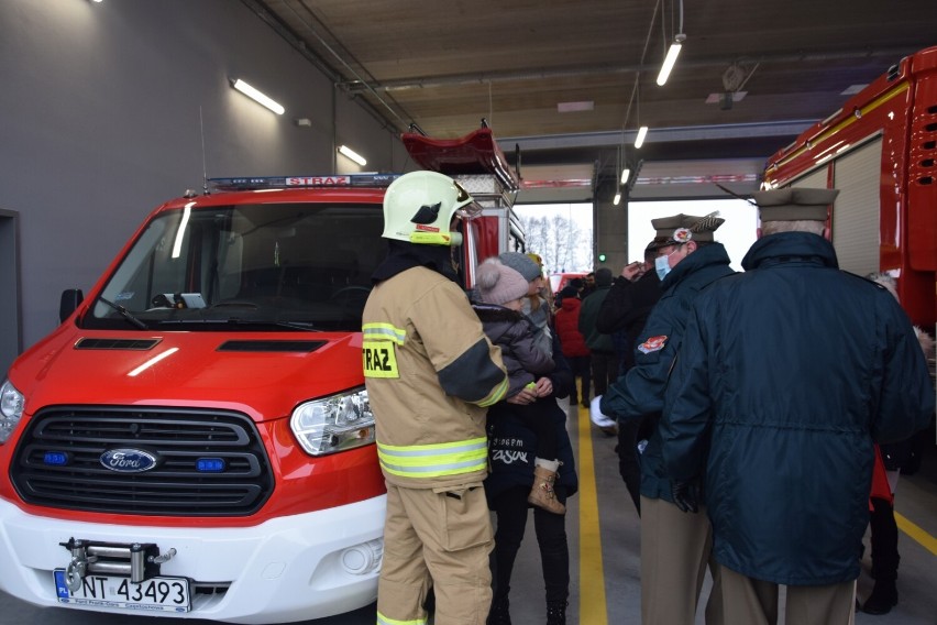 Zwiedzanie nowej remizy strażackiej - Gminnego Centrum...
