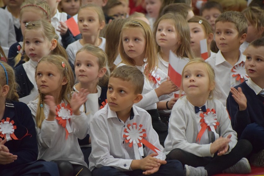 Biało-Czerwono w "Czwórce". Święto Niepodległości z...