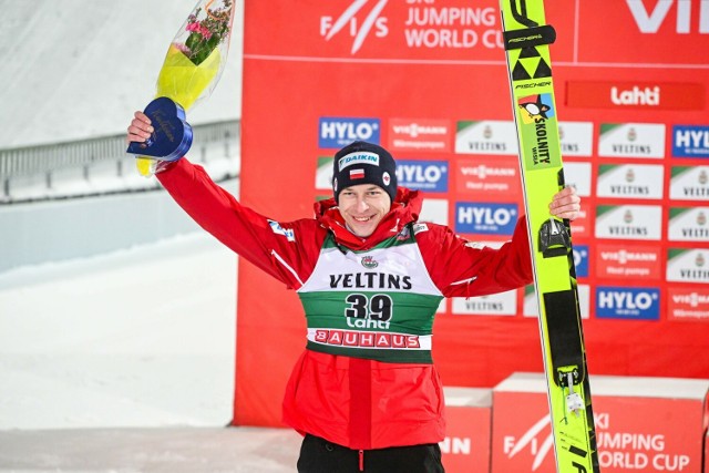 Aleksander Zniszczoł na podium PŚ w Lahti
