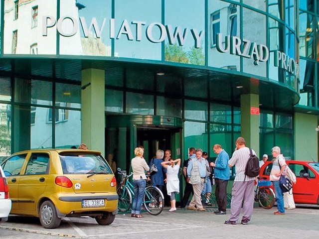 Od 1 stycznia powstanie jeden Powiatowy Urząd Pracy, który będzie funkcjonował w dwóch punktach &#8211; przy ul. Kilińskiego i przy ul. Milionowej.