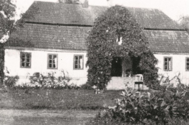 Dwór w Gościnnej  w XIX wieku. Do 1945 roku należał do rodziny Sokołowskich