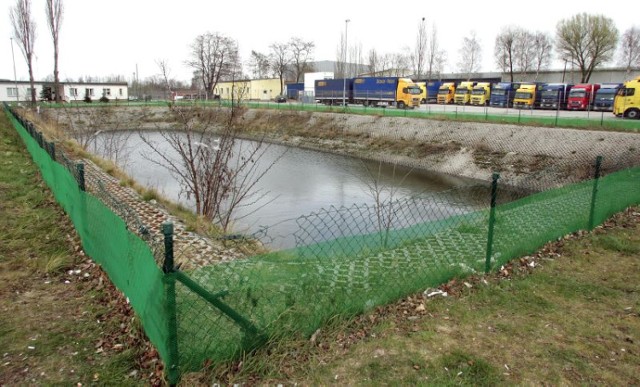 Ciało znaleziono w poniedziałek w basenie przeciwpożarowym przy ...