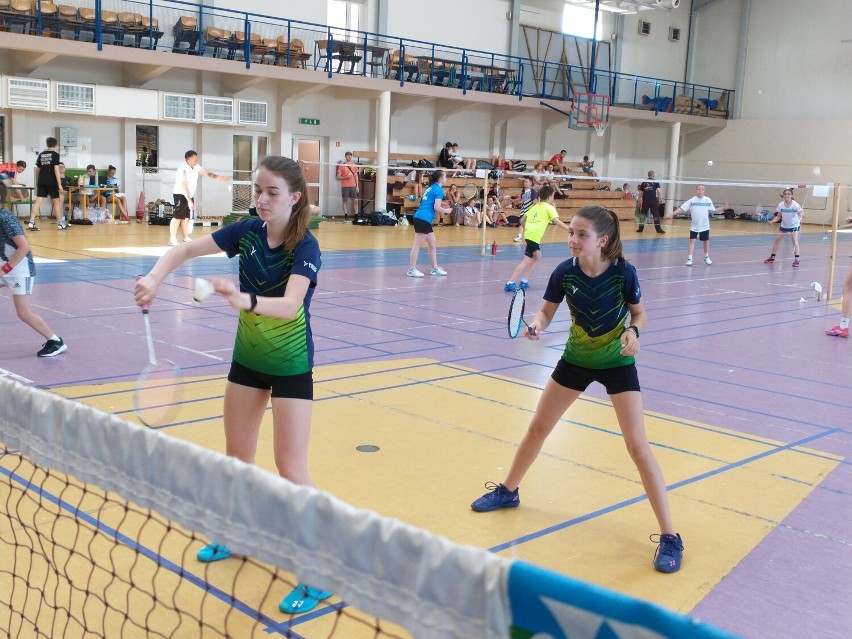 Rekordowa ilość medali dla bytowskich badmintonistów. Królowali na boiskach w Chmielnie. Są najlepsi