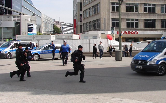 Blockupy to akcja ruchu przeciw nier&oacute;wnościom społecznym, wpływom bank&oacute;w na rząd. Od 16 do 18 maja, mimo zakazu władz, odbywają się imprezy i zgromadzenia. Frankfurt przygotowuje się do sobotniej demonstracji. Fot.Isabella Degen