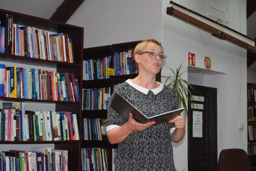 Magdalena Witkiewicz i Stefan Darda spotkali się z czytelnikami w kościerskiej bibliotece [ZDJĘCIA, WIDEO]