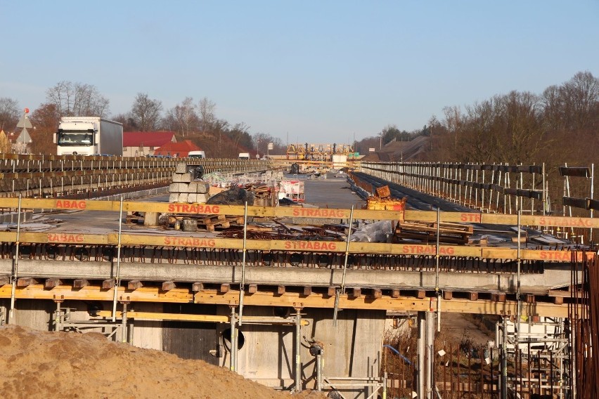 Trwają prace związane z budową mostu na S3 pomiędzy Zieloną...