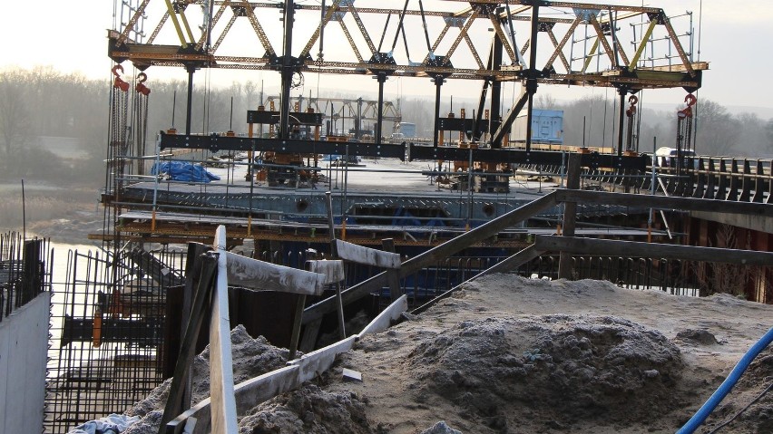 Trwają prace związane z budową mostu na S3 pomiędzy Zieloną...