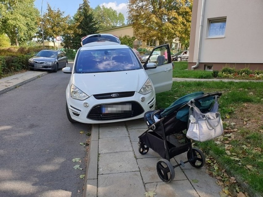 O uciążliwym parkowaniu napisał do nas Czytelnik. Mistrzowie...