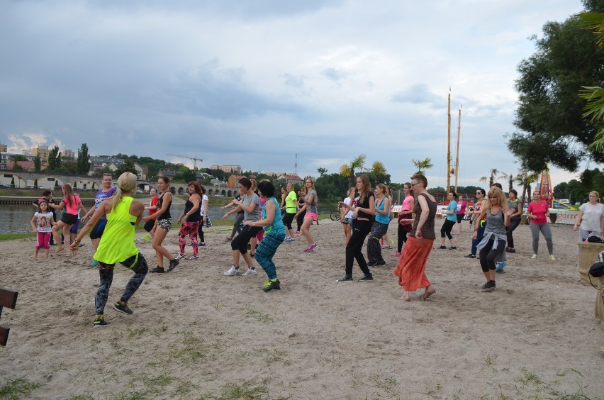 W każdy wtorek o 19.00 na plaży miejskiej organizowane są...