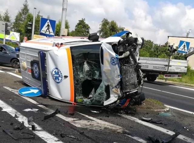 13 lipca 2018 roku na drodze krajowej nr 94 w Bolesławiu karetka pogotowia zderzyła się z samochodem osobowym. Kierowca karetki jechał  na sygnałach i wjechał na skrzyżowanie na czerwonym świetle. Auto zderzyło się z  citroenem berlingo. W wyniku wypadku śmierć poniósł kierowca citroena.