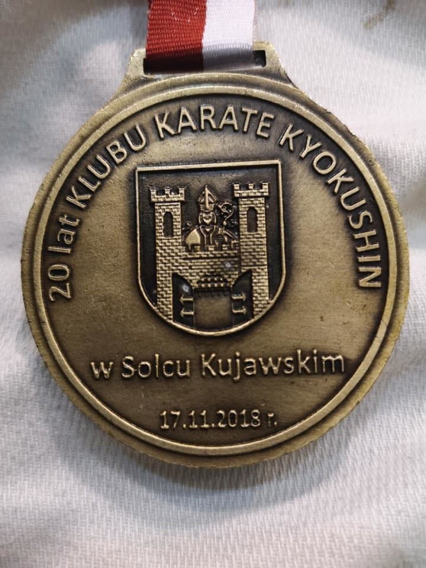 Zawodnicy Kaliskiego Klubu Kyokushinkan Karate David Club z...
