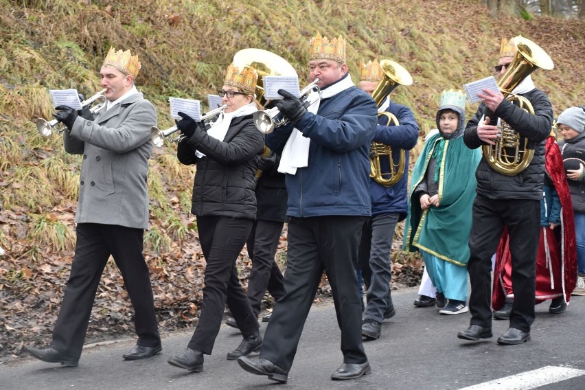 Za sprawą tradycyjnego orszaku Trzech Króli na ulicach...