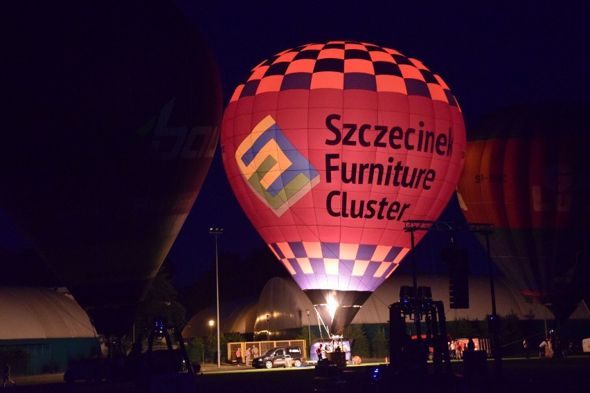 Nocna gala balonowa w Szczecinku. Światło i dźwięk [zdjęcia]